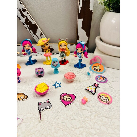 Lot Of 7 Party Pop Teenies POPTEENIES Mini 2.5” Doll Figures with Accessories - Picture 4 of 4